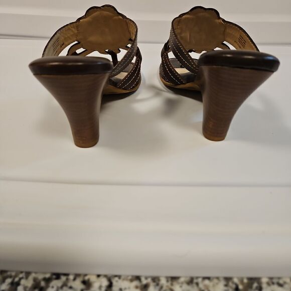 Nurture Brown Leather Sandals Gold Embellished sz 8 - Picture 8 of 11